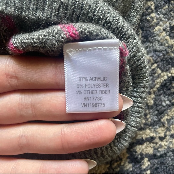 Mossimo V-Neck short sleeve sweater - Picture 4 of 4